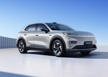 Deepal пуска на пазара обновения електрически SUV S05, чиято цена започва от около 17 000 долара