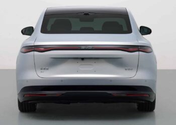 BYD представя обновения седан „Seal 07“ с по-големи размери и по-голяма мощност