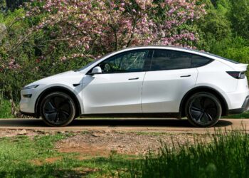 Новата версия на Model Y на Tesla в Китай има пробег от 659 км, сочи информацията от регистрационните документи