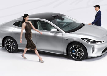 IM Motors стартира предварителните продажби на обновения седан L6, като изтъква партньорството си с Jimmy Choo