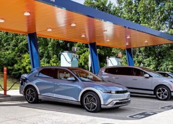 Шофьорите на електромобили Hyundai и Genesis вече могат да се възползват от 20% отстъпка при зареждане в мрежата IONNA