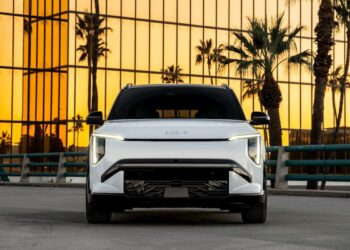 Kia обяви цените на EV3 за САЩ и Канада като своя най-достъпен електромобил