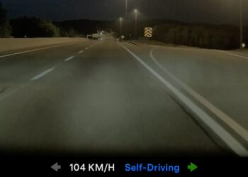 Tesla FSD v14 изви и се опита да ме отведе в канавката без никаква причина
