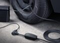 Tesla добавя функция „vehicle-to-load“ с мощност 2,4 kW към модела Model Y Premium с адаптер на цена 80 долара