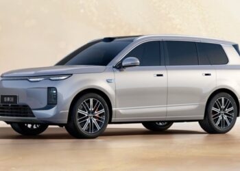 За SUV-модела BYD Sealion 08 започнаха да се приемат предварителни поръчки в Китай на цена от 34 105 USD