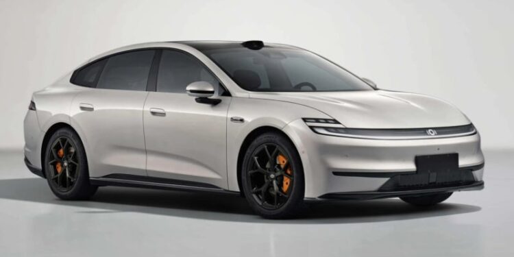 Седанът Changan Nevo A06 на цена 20 000 USD ще предлага пробег от 800 км в режим на електрозадвижване в Китай 1 changan nevo a06 long range 800x450 1