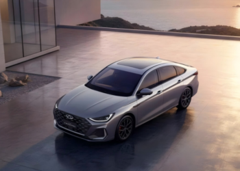 Chery представя модела Arrizo 8 Pro 2027, оборудван със системата за подпомагане на шофирането Falcon 500