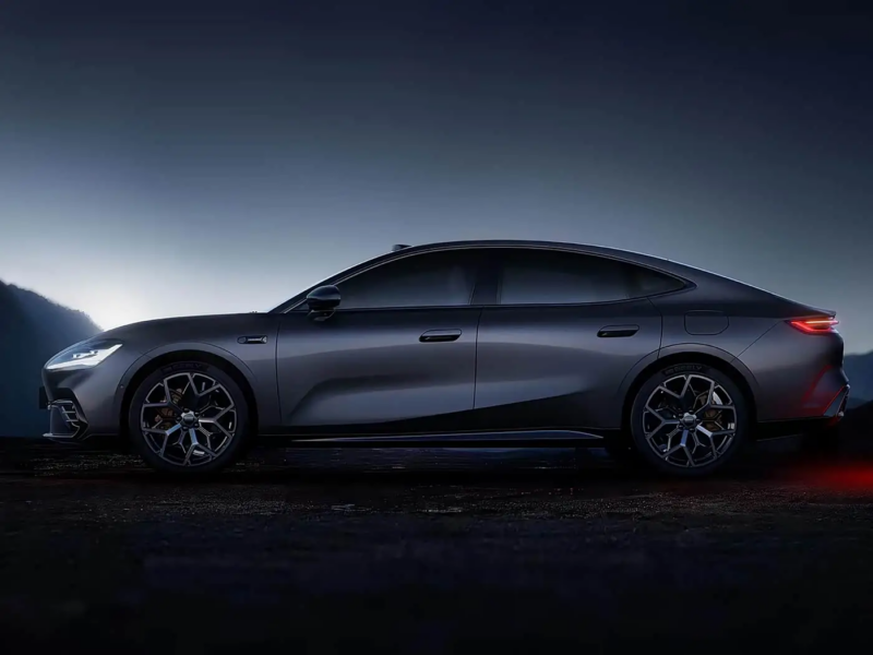 Предварителната продажба на Geely Galaxy TT в Китай започва от 21 400 USD, като моделът е оборудван със специално разработена за него батерия на CATL и система eDrive „16 в 1“ 2 e59bbee78987 78 800x600 1
