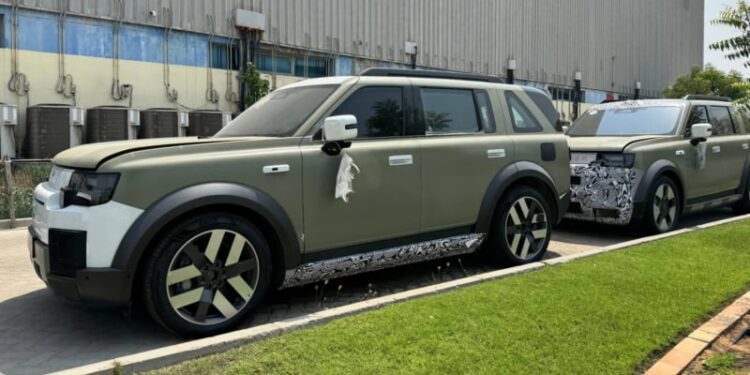 SUV-ът Freelander 8 беше забелязан в ОАЕ преди световната му премиера 1 freelander 8 uae 800x450 1