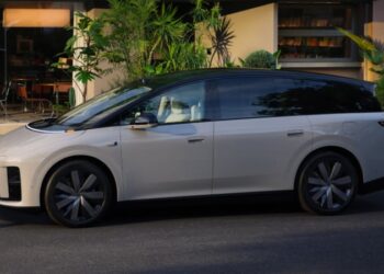 Li Auto launches the RWD i8 crossover to fight sluggish sales