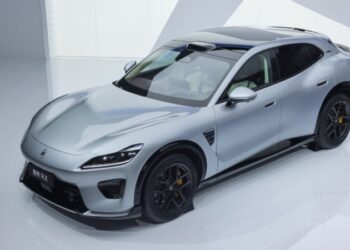 Моделът Luxeed RX на Chery стартира предварителните продажби в Китай, за да се конкурира с Xiaomi YU7