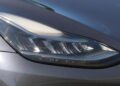 Tesla отзовава 20 000 автомобила от моделите Model 3 и Model Y поради прекалено ярки фарове
