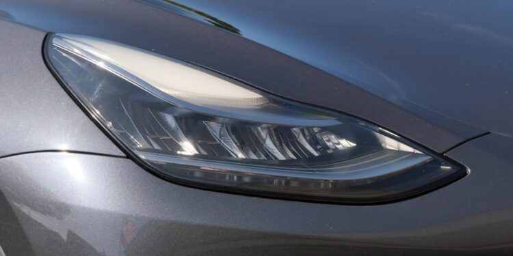 model y headlight e1786466633451