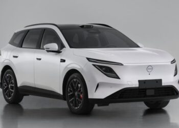 Кросоувърът Dongfeng Nissan NX7 PHEV разкри техническите си характеристики с пробег в електрически режим от 225 км