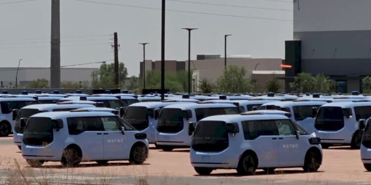 Waymo внесе над 3 200 роботизирани таксита Zeekr в САЩ, въпреки митата от 102,5% 1 waymo prepares for mass deployment of its ojai robotaxis proving tesla fans wrong 1 large 1 800x448 1