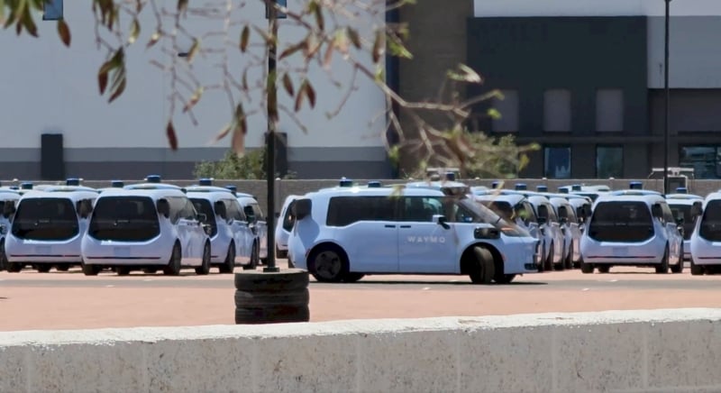 Waymo внесе над 3 200 роботизирани таксита Zeekr в САЩ, въпреки митата от 102,5% 3 waymo prepares for mass deployment of its ojai robotaxis proving tesla fans wrong 2 large 800x436 1