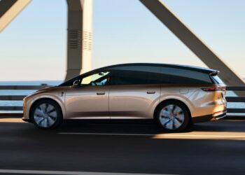 Li Auto пуска на пазара своя флагмански електрически SUV i9 с повече пространство за семейството в рамките на стратегията си за разширяване в сегмента на премиум електромобилите
