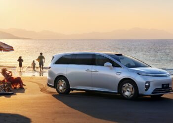 Подкрепяната от Huawei компания Luxeed ще представи електрическия SUV RX на 28 септември