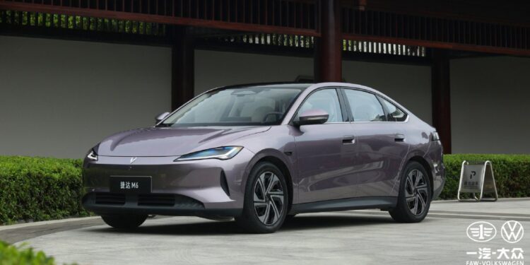 Purple Jetta M6 electric sedan viewed from the front three-quarter angle outside a traditional Chinese-style building.