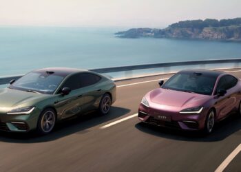 Geely TT се пуска на пазара на цена от 19 100 долара — половината от цената на Tesla