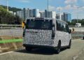 По-големият електрически ван PV7 на Kia беше заснета в действие, като на фона му PV5 изглежда малък 8 По-големият електрически ван PV7 на Kia беше заснета в действие, като на фона му PV5 изглежда малък