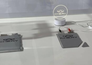 „Chery“ ще започне тестове на твърдотелни батерии в реални условия през 2027 г., заяви председателят на компанията