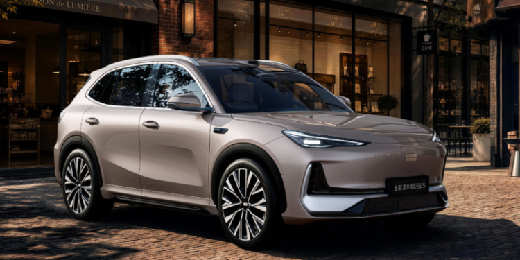 Geely EX5 се пуска на пазара в Китай: вече с функция за бързо зареждане 6C и увеличение на мощността до 114 hp 1 e59bbee78987 163 e1790215084450 800x451 1