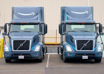 Electric semi truck