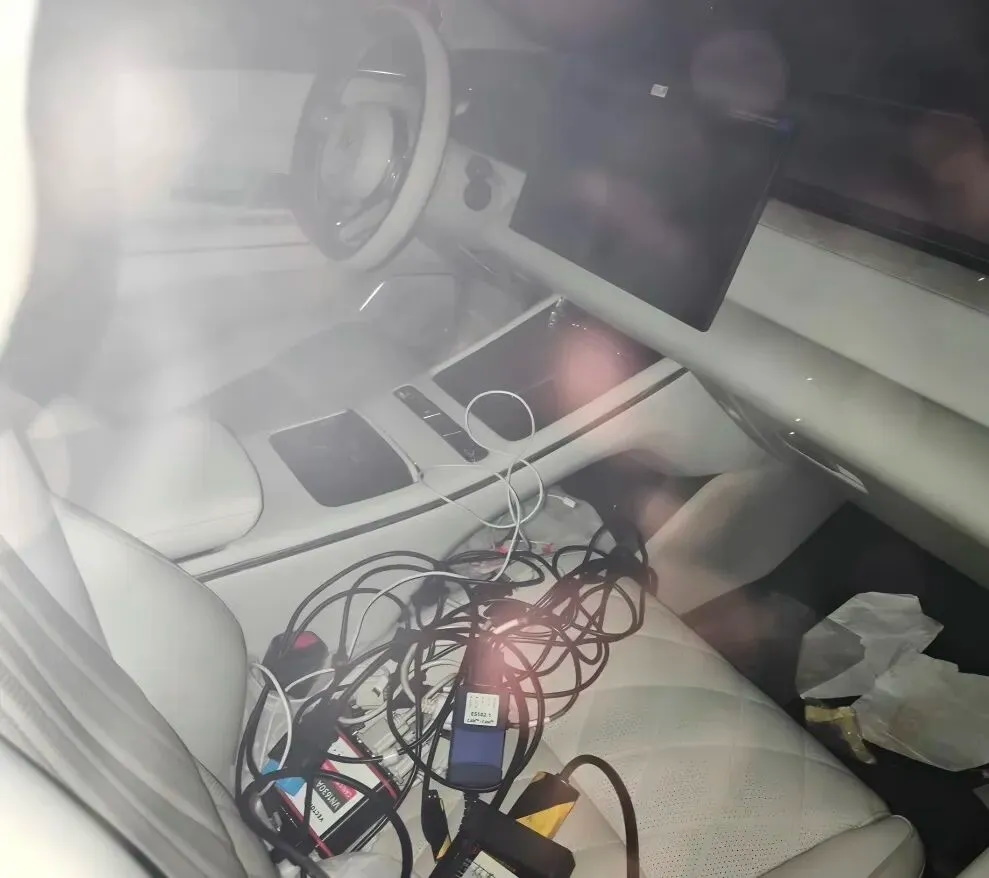 В Китай беше забелязан седанът BYD Han от ново поколение, оборудван с LiDAR и „Dragon Face“ 5 han d