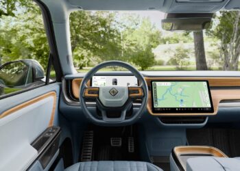 Rivian пуска RivianOS 2, който обединява софтуера на моделите R1 и R2