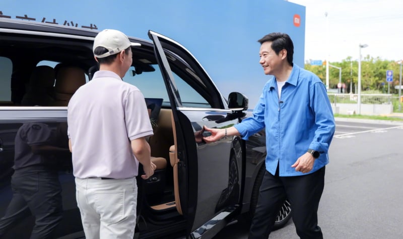 SUV-ът Xiaomi Skynomad EREV започва да се доставя в Китай, а главният изпълнителен директор Лей Джун връчи ключовете на собствениците 2 skynomad e 800x476 1