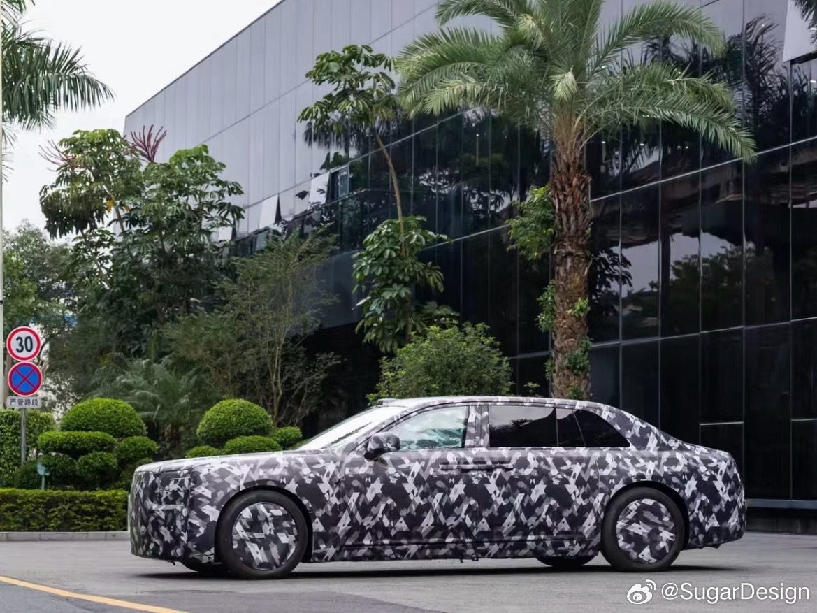 Моделът „Yangwang“ на BYD дава представа за предстоящия седан, който ще се конкурира с Rolls-Royce, и ще бъде оборудван с твърдотелна батерия 5 yw d