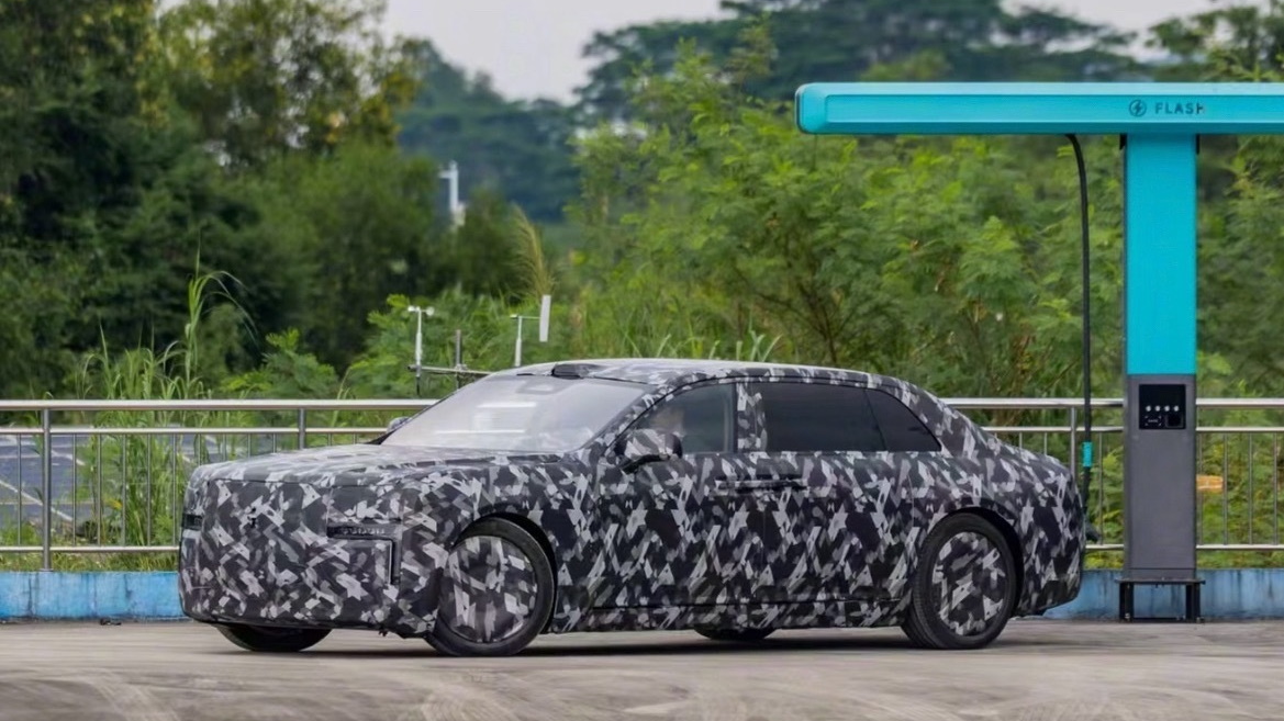 Моделът „Yangwang“ на BYD дава представа за предстоящия седан, който ще се конкурира с Rolls-Royce, и ще бъде оборудван с твърдотелна батерия 7 yw e 1
